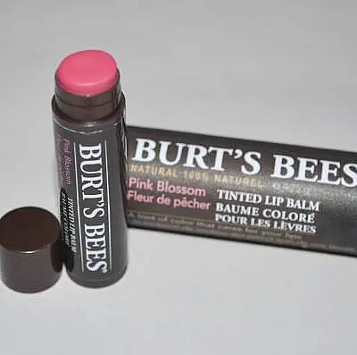 burtsbees_4_pink_blossom_1_von_1.jpg,Burts Bees Tinted Lipbalm - Pink Blossom